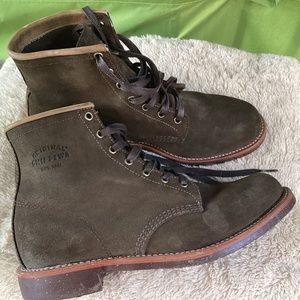 Men Chippewa boots like new in 11 US, moss green.